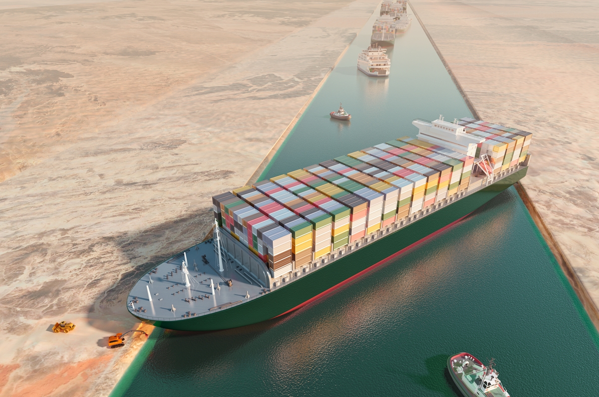 Самый крупный контейнеровоз в мире безопасно преодолел Суэцкий канал
